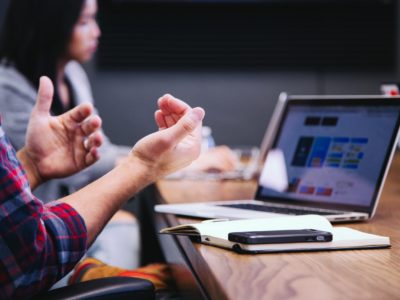 L’associé minoritaire dans la SARL et inscription d’une résolution à une AG