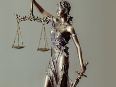 Liquidation judiciaire : entre dessaisissement et droits propres du débiteur