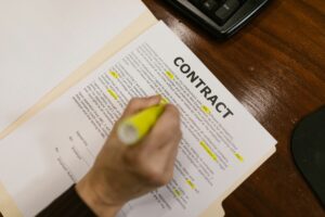 Dénoncer un contrat : préavis, procédure et risques